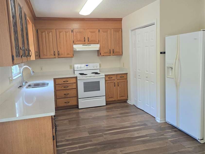 608 Sharon Drive, Statesville, NC 28625.  MLS# CAR4271825, YatesRealty ID 39988. 