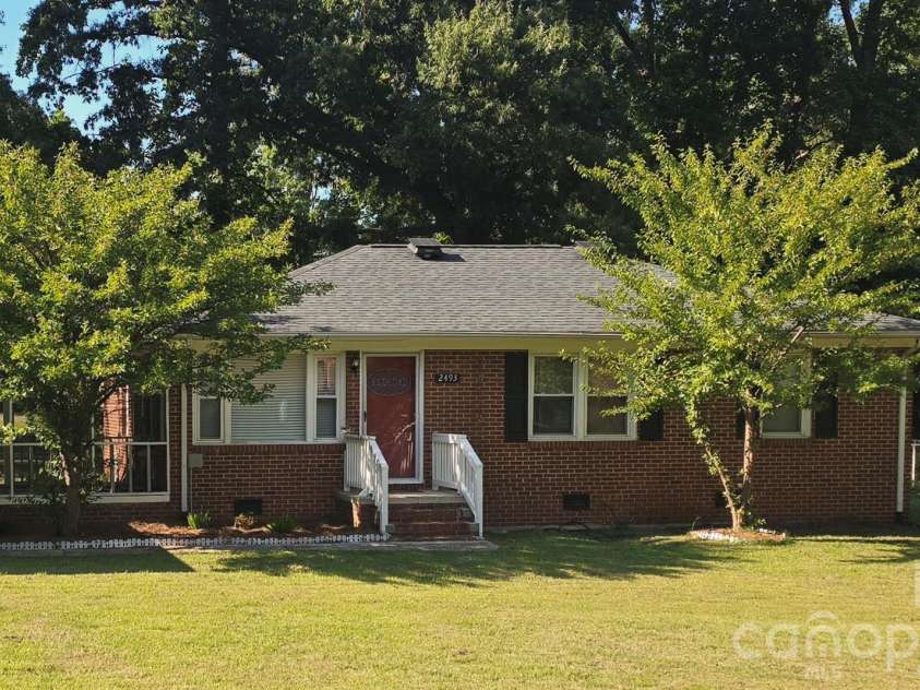 2493 Oakwood Circle, Rock Hill, SC 29732.  MLS# CAR4405572, YatesRealty ID 39989. 