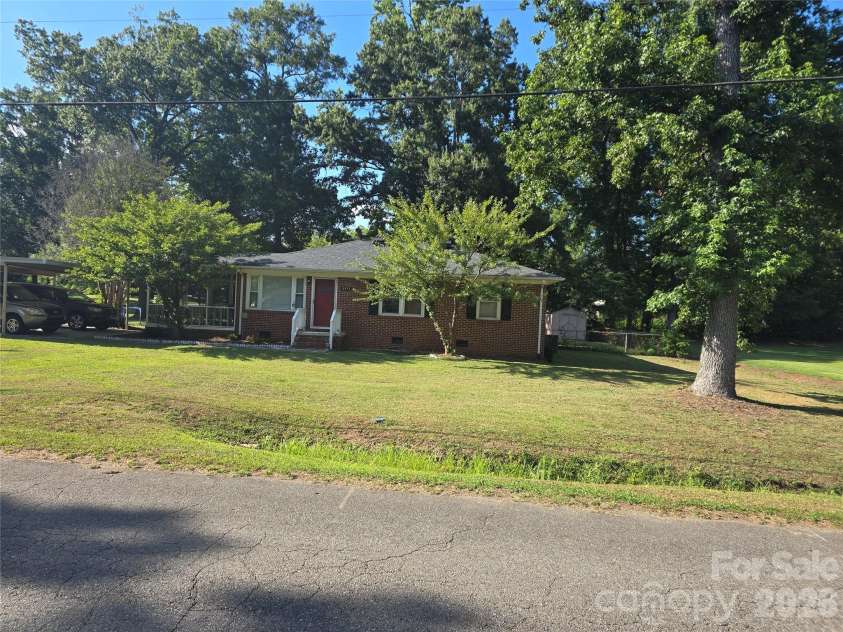 2493 Oakwood Circle, Rock Hill, SC 29732.  MLS# CAR4405572, YatesRealty ID 39989. 