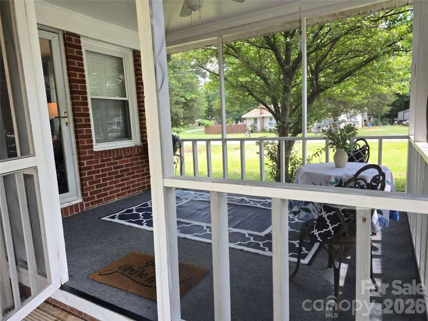 2493 Oakwood Circle, Rock Hill, SC 29732.  MLS# CAR4405572, YatesRealty ID 39989. 