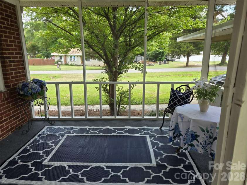 2493 Oakwood Circle, Rock Hill, SC 29732.  MLS# CAR4405572, YatesRealty ID 39989. 
