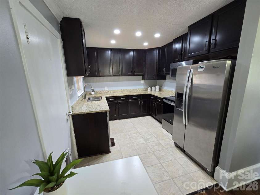2493 Oakwood Circle, Rock Hill, SC 29732.  MLS# CAR4405572, YatesRealty ID 39989. 