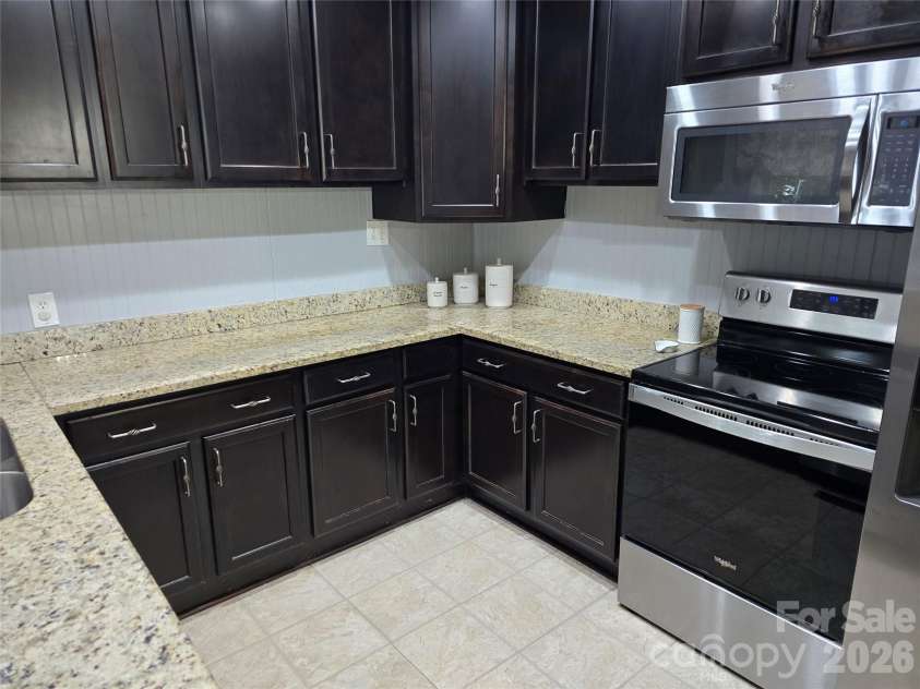 2493 Oakwood Circle, Rock Hill, SC 29732.  MLS# CAR4405572, YatesRealty ID 39989. 