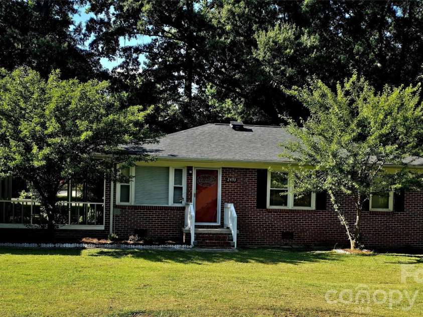 2493 Oakwood Circle, Rock Hill, SC 29732.  MLS# CAR4405572, YatesRealty ID 39989. 