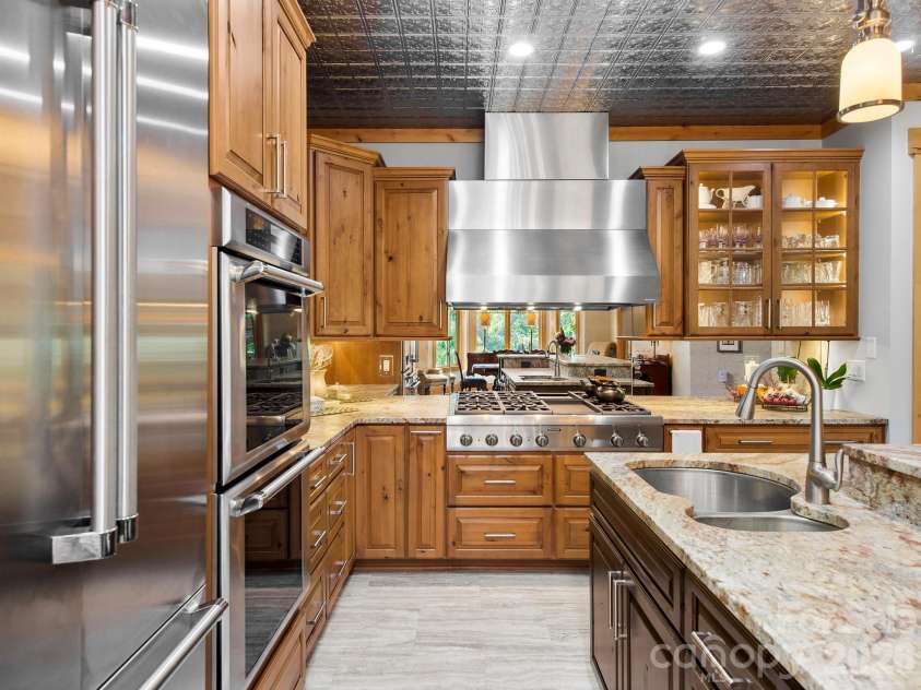 600 White Water Way, Marshall, NC 28753.  MLS# CAR4403673, YatesRealty ID 39990. Bright kitchen with beautiful cabinets and appliances.
