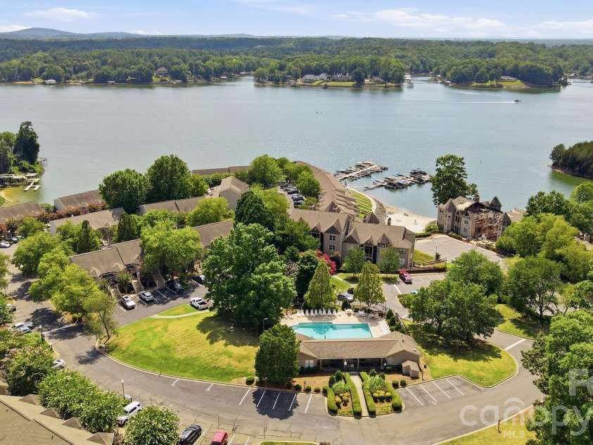 14612 Waterside Drive, Charlotte, NC 28278.  MLS# CAR4399977, YatesRealty ID 39992. 