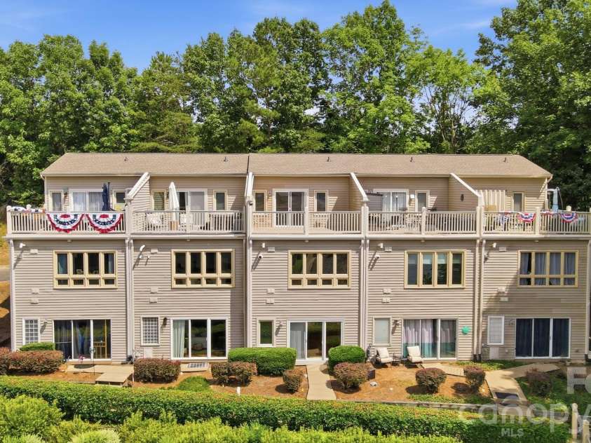 14612 Waterside Drive, Charlotte, NC 28278.  MLS# CAR4399977, YatesRealty ID 39992. 