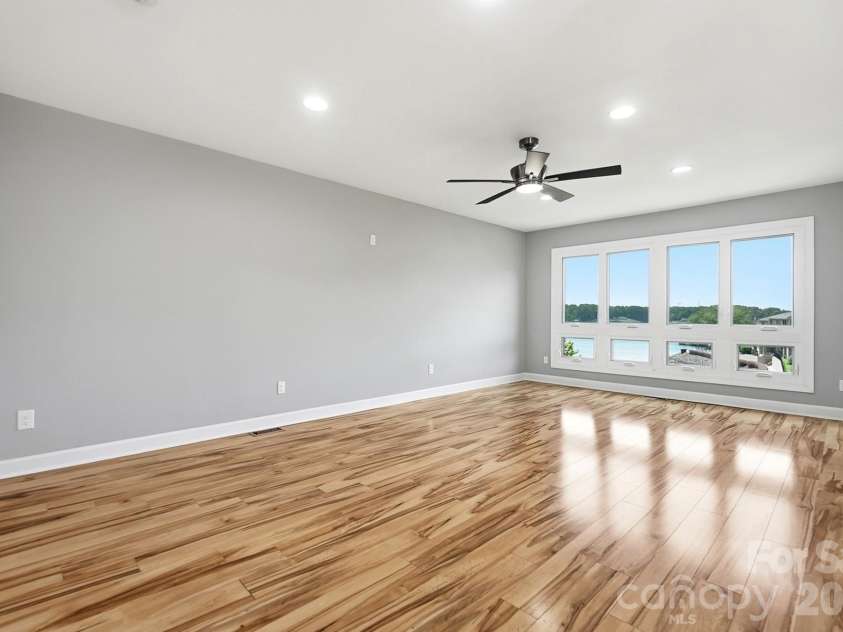 14612 Waterside Drive, Charlotte, NC 28278.  MLS# CAR4399977, YatesRealty ID 39992. 