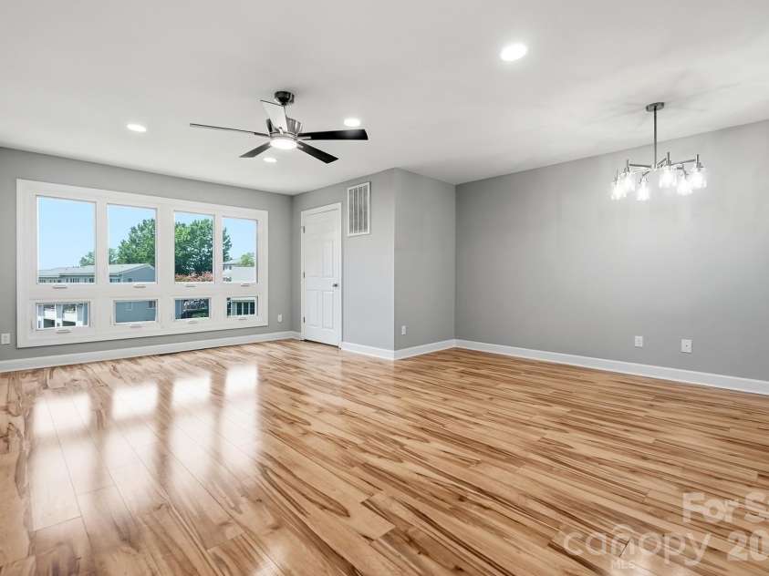 14612 Waterside Drive, Charlotte, NC 28278.  MLS# CAR4399977, YatesRealty ID 39992. 