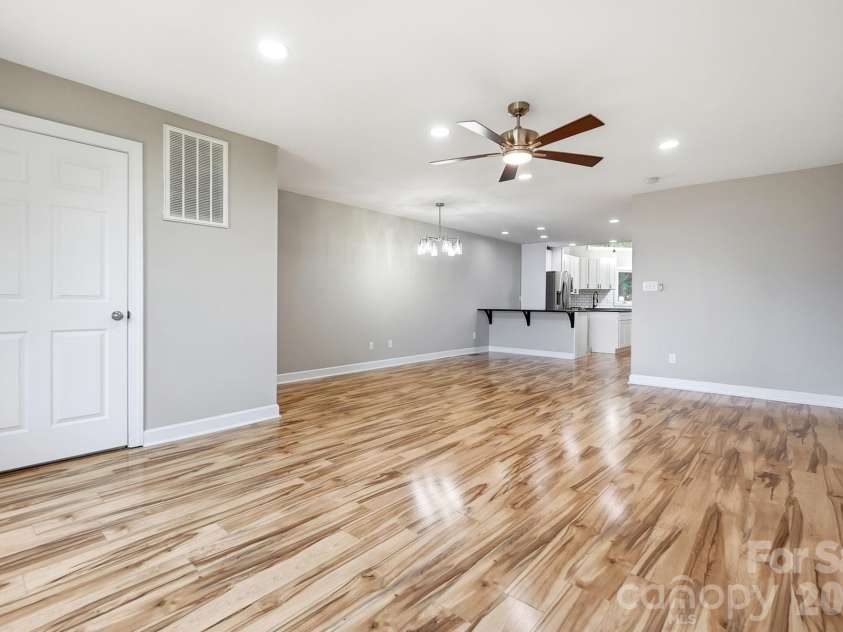 14612 Waterside Drive, Charlotte, NC 28278.  MLS# CAR4399977, YatesRealty ID 39992. 