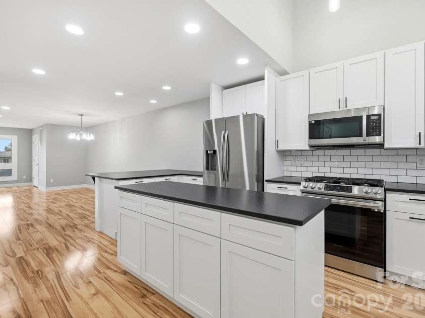 14612 Waterside Drive, Charlotte, NC 28278.  MLS# CAR4399977, YatesRealty ID 39992. 