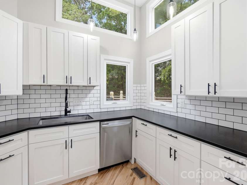 14612 Waterside Drive, Charlotte, NC 28278.  MLS# CAR4399977, YatesRealty ID 39992. 