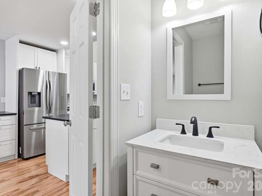 14612 Waterside Drive, Charlotte, NC 28278.  MLS# CAR4399977, YatesRealty ID 39992. 