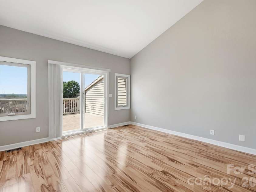 14612 Waterside Drive, Charlotte, NC 28278.  MLS# CAR4399977, YatesRealty ID 39992. 