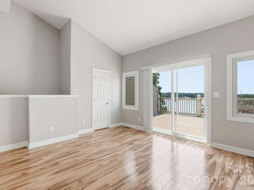 14612 Waterside Drive, Charlotte, NC 28278.  MLS# CAR4399977, YatesRealty ID 39992. 