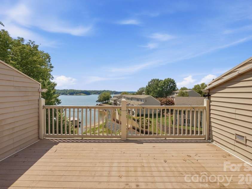 14612 Waterside Drive, Charlotte, NC 28278.  MLS# CAR4399977, YatesRealty ID 39992. 