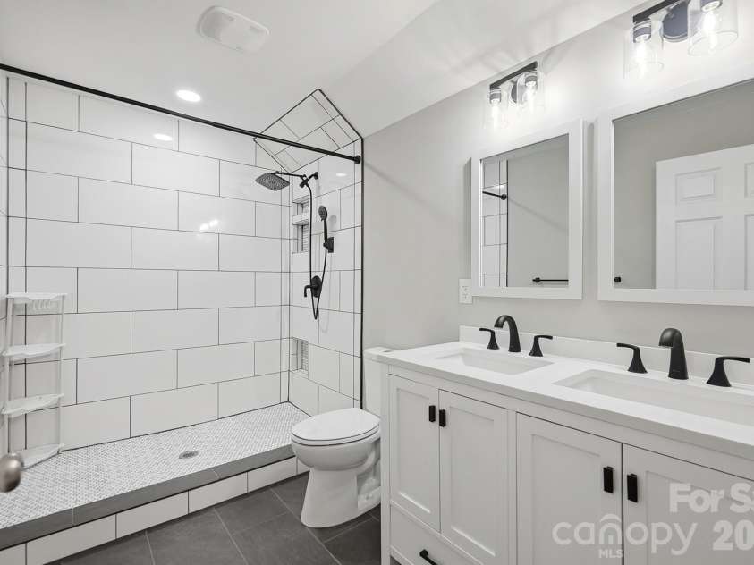 14612 Waterside Drive, Charlotte, NC 28278.  MLS# CAR4399977, YatesRealty ID 39992. 
