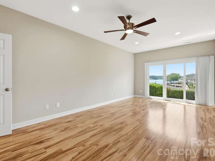 14612 Waterside Drive, Charlotte, NC 28278.  MLS# CAR4399977, YatesRealty ID 39992. 