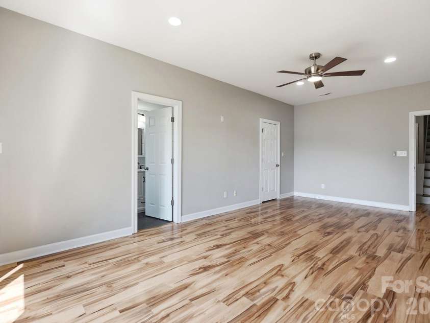 14612 Waterside Drive, Charlotte, NC 28278.  MLS# CAR4399977, YatesRealty ID 39992. 