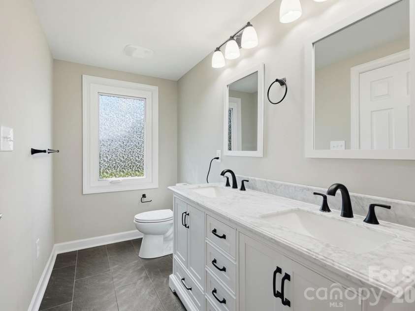 14612 Waterside Drive, Charlotte, NC 28278.  MLS# CAR4399977, YatesRealty ID 39992. 