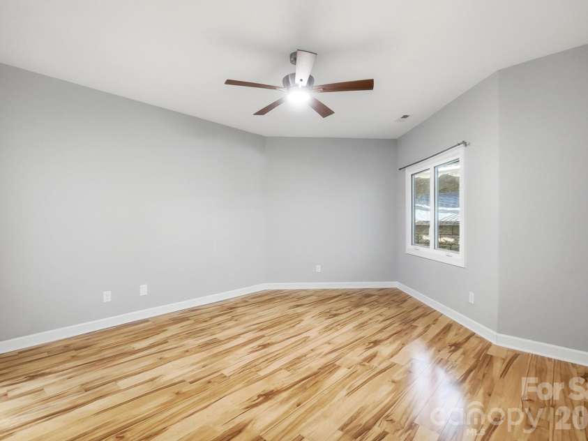 14612 Waterside Drive, Charlotte, NC 28278.  MLS# CAR4399977, YatesRealty ID 39992. 