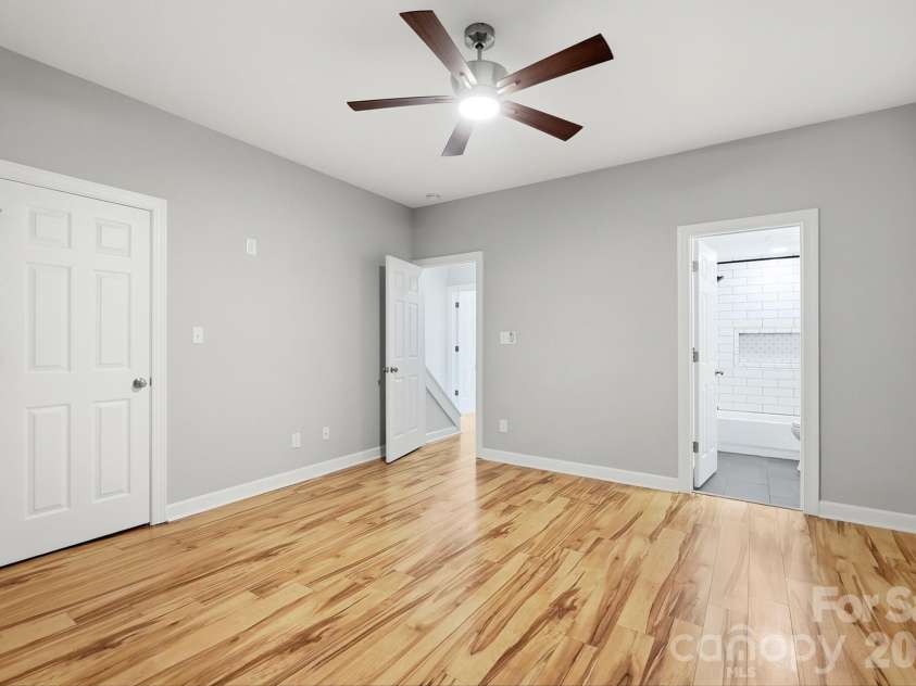 14612 Waterside Drive, Charlotte, NC 28278.  MLS# CAR4399977, YatesRealty ID 39992. 