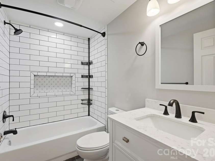 14612 Waterside Drive, Charlotte, NC 28278.  MLS# CAR4399977, YatesRealty ID 39992. 