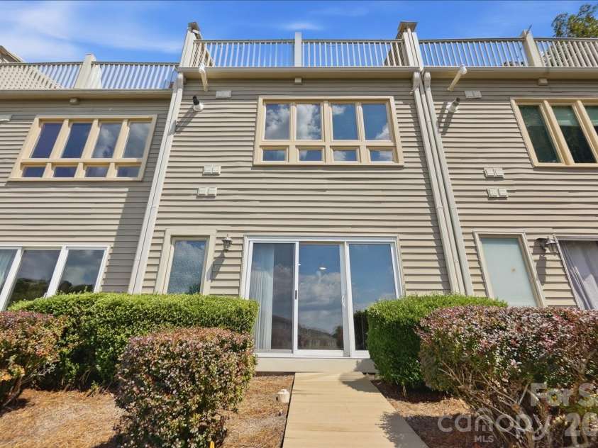 14612 Waterside Drive, Charlotte, NC 28278.  MLS# CAR4399977, YatesRealty ID 39992. 