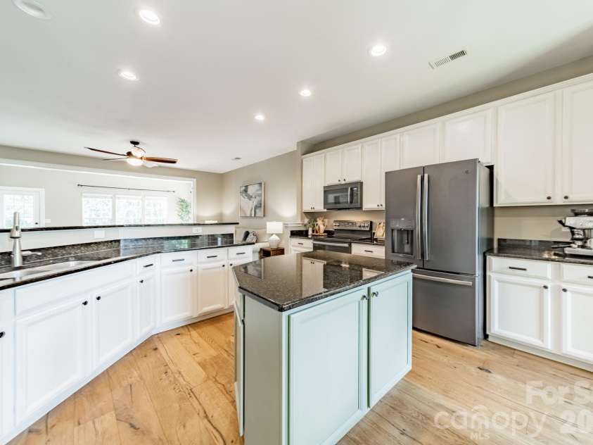 281 Fischer Road, Fort Mill, SC 29715.  MLS# CAR4404502, YatesRealty ID 39993. 