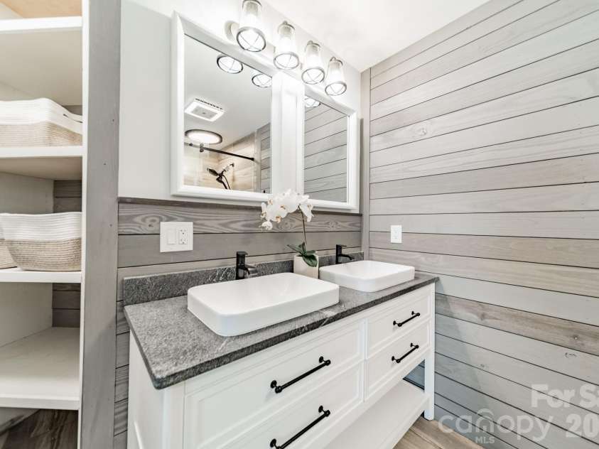 281 Fischer Road, Fort Mill, SC 29715.  MLS# CAR4404502, YatesRealty ID 39993. 