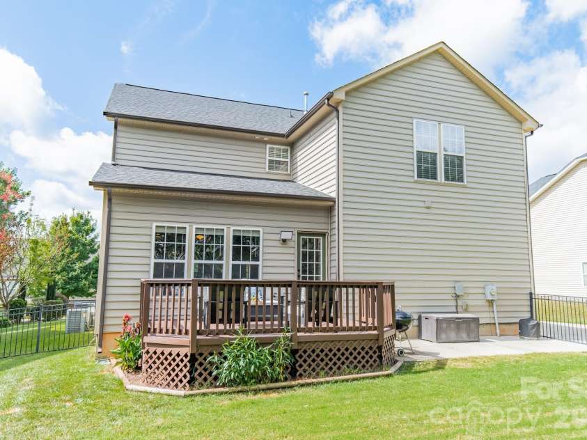 281 Fischer Road, Fort Mill, SC 29715.  MLS# CAR4404502, YatesRealty ID 39993. 