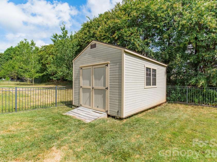 281 Fischer Road, Fort Mill, SC 29715.  MLS# CAR4404502, YatesRealty ID 39993. 