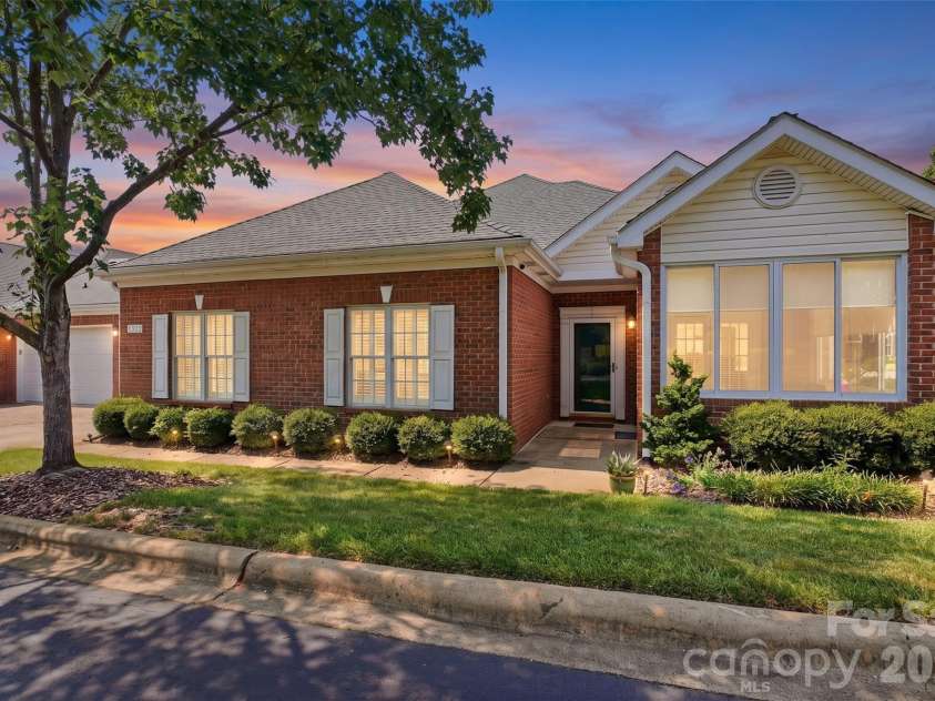8302 Olde Troon Drive, Charlotte, NC 28277.  MLS# CAR4395601, YatesRealty ID 39995. 