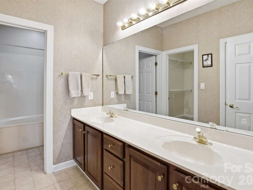 8302 Olde Troon Drive, Charlotte, NC 28277.  MLS# CAR4395601, YatesRealty ID 39995. 