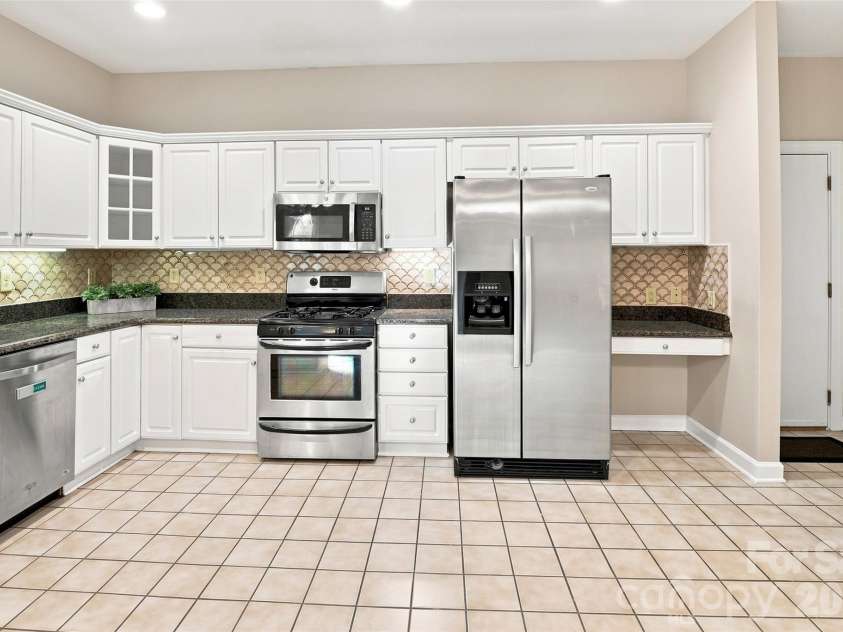 8302 Olde Troon Drive, Charlotte, NC 28277.  MLS# CAR4395601, YatesRealty ID 39995. 
