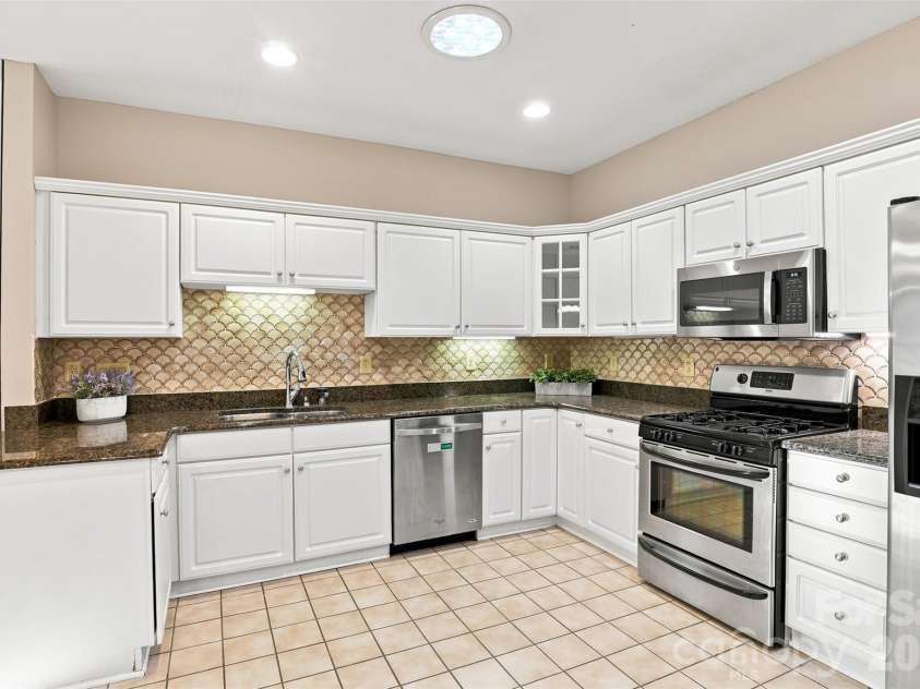 8302 Olde Troon Drive, Charlotte, NC 28277.  MLS# CAR4395601, YatesRealty ID 39995. 