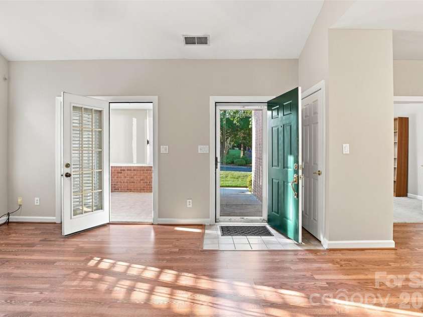 8302 Olde Troon Drive, Charlotte, NC 28277.  MLS# CAR4395601, YatesRealty ID 39995. 
