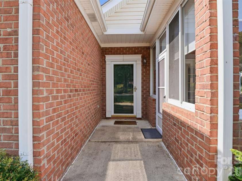 8302 Olde Troon Drive, Charlotte, NC 28277.  MLS# CAR4395601, YatesRealty ID 39995. 
