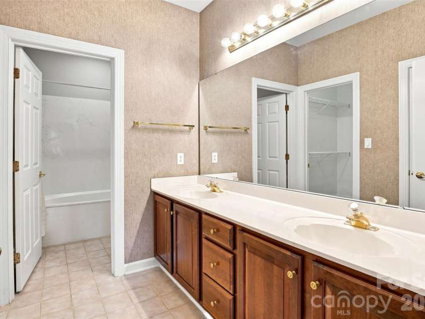 8302 Olde Troon Drive, Charlotte, NC 28277.  MLS# CAR4395601, YatesRealty ID 39995. 