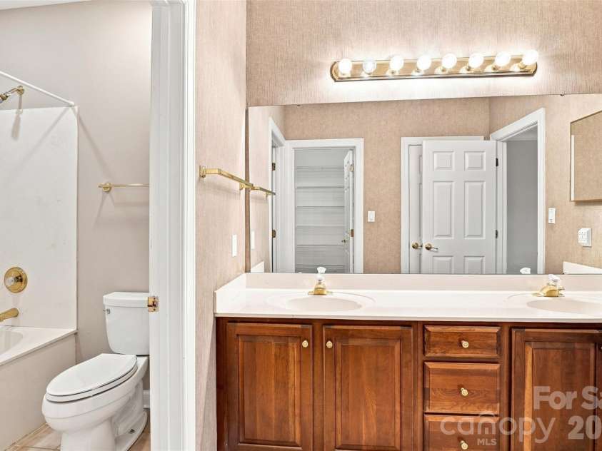 8302 Olde Troon Drive, Charlotte, NC 28277.  MLS# CAR4395601, YatesRealty ID 39995. 