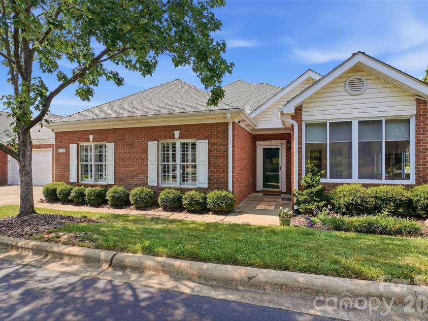 8302 Olde Troon Drive, Charlotte, NC 28277.  MLS# CAR4395601, YatesRealty ID 39995. 