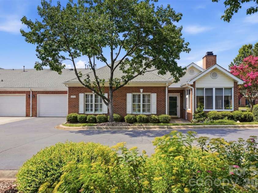 8302 Olde Troon Drive, Charlotte, NC 28277.  MLS# CAR4395601, YatesRealty ID 39995. 