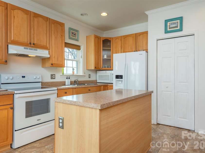 192 Buzzards Place, Lake Lure, NC 28746.  MLS# CAR4407853, YatesRealty ID 39996. 