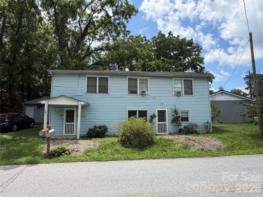 401 Lakeside Drive, Hendersonville, NC 28739.  MLS# CAR4406416, YatesRealty ID 39997. 