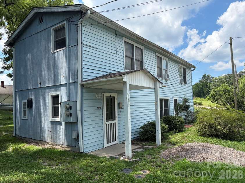 401 Lakeside Drive, Hendersonville, NC 28739.  MLS# CAR4406416, YatesRealty ID 39997. 