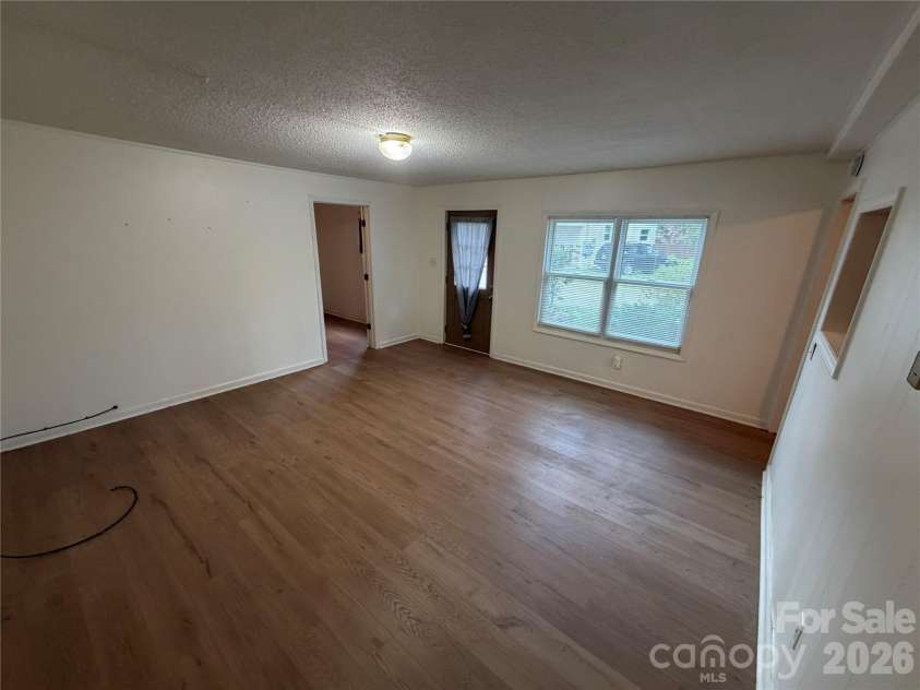 401 Lakeside Drive, Hendersonville, NC 28739.  MLS# CAR4406416, YatesRealty ID 39997. 