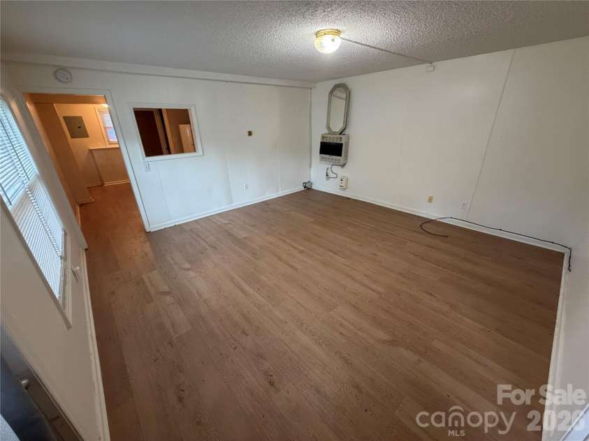 401 Lakeside Drive, Hendersonville, NC 28739.  MLS# CAR4406416, YatesRealty ID 39997. 