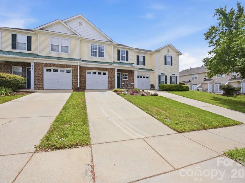 6040 Black Heath Drive, Fort Mill, SC 29707.  MLS# CAR4407314, YatesRealty ID 39998. 