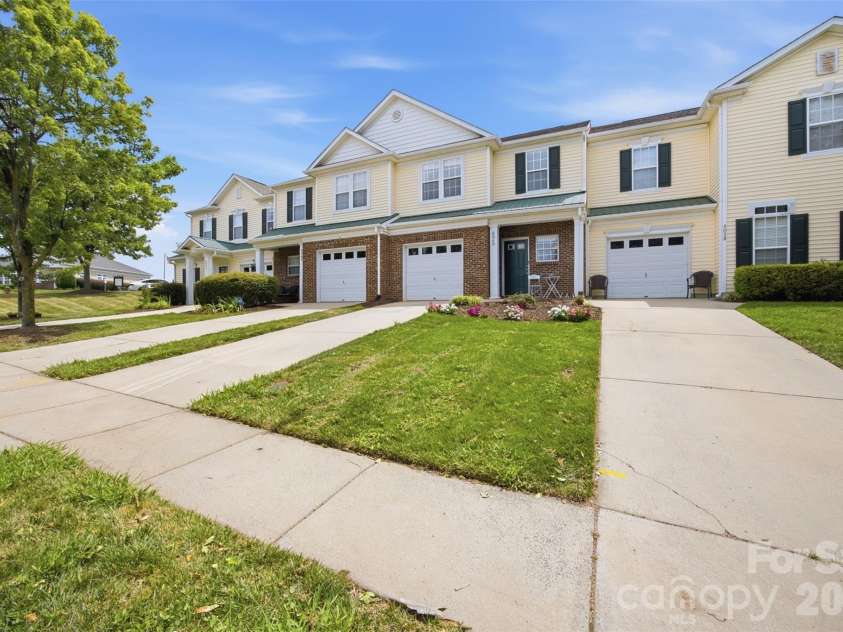 6040 Black Heath Drive, Fort Mill, SC 29707.  MLS# CAR4407314, YatesRealty ID 39998. 