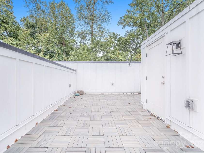 2526 Park Rose Lane, Charlotte, NC 28204.  MLS# CAR4214729, YatesRealty ID 4000. Photo for representation